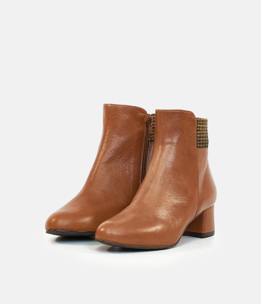 Brenda Zaro Stylish Brown Ankle Boots