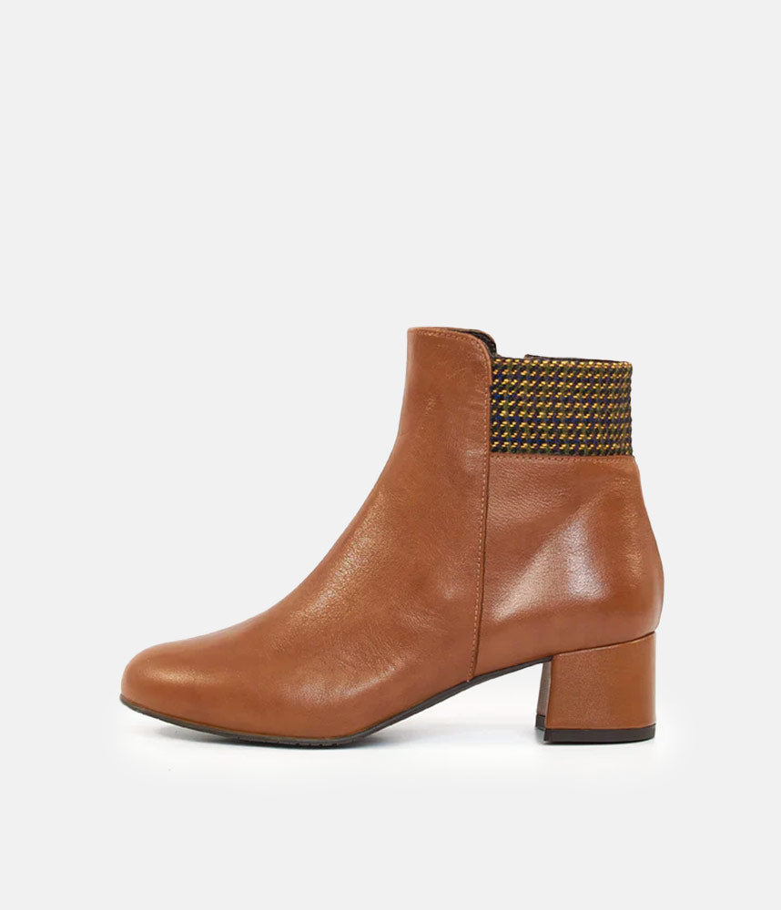 Brenda Zaro Stylish Brown Ankle Boots