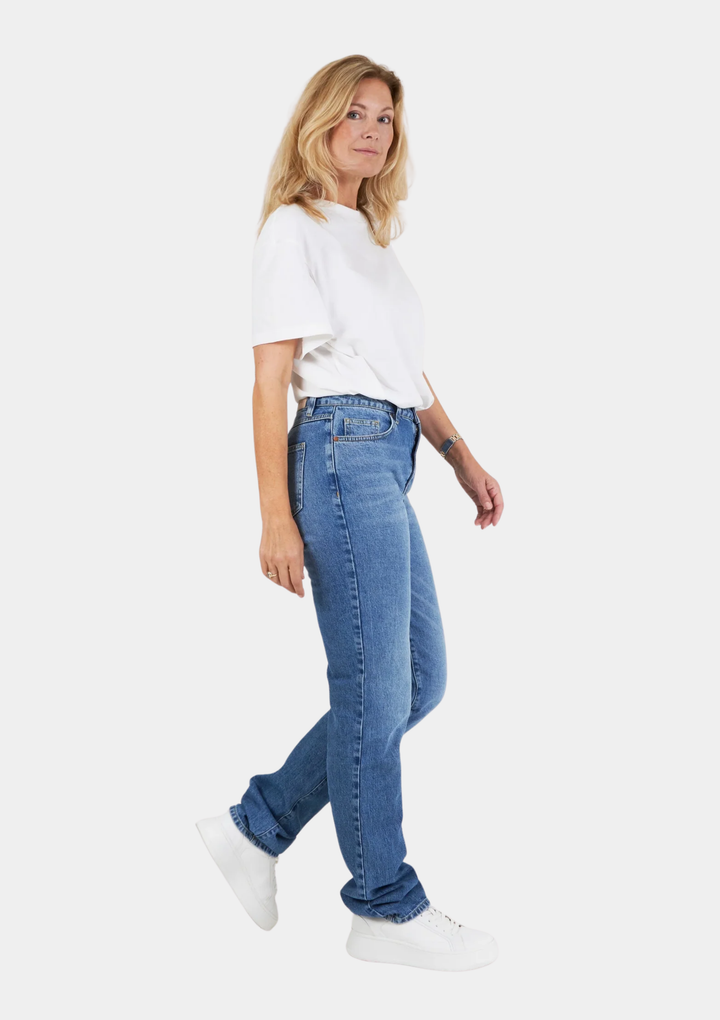 The Straight Leg Louisa