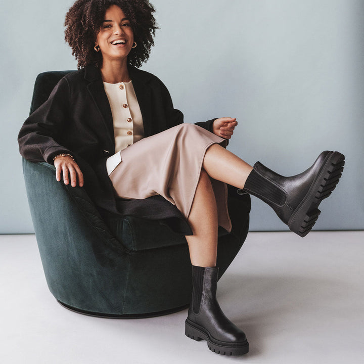 The Alpine Chelsea Boot - Black Pebble