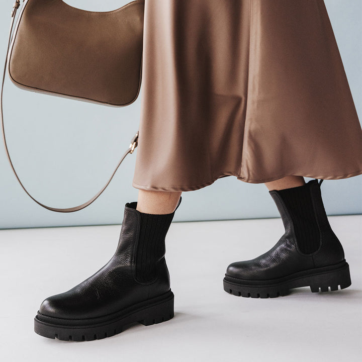 The Alpine Chelsea Boot - Black Pebble