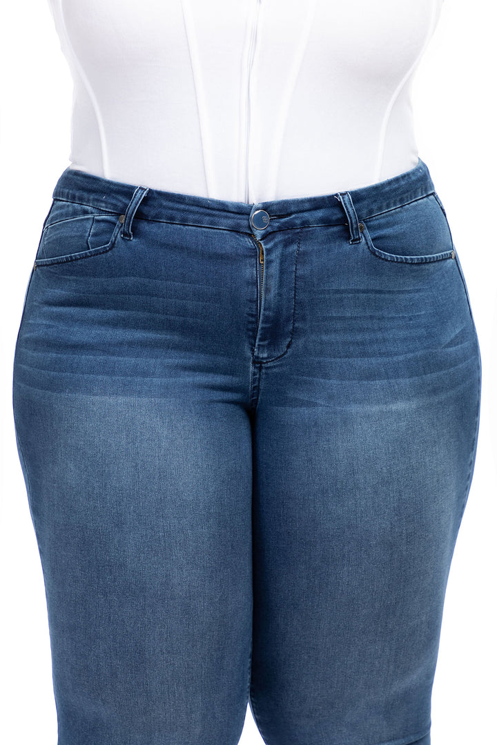 Plus 32" Better Butter Super High-Rise Flare Jeans - Donna