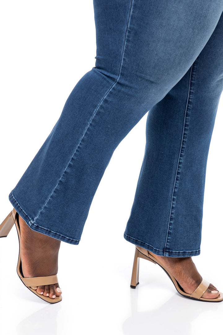 Plus 32" Better Butter Super High-Rise Flare Jeans - Donna