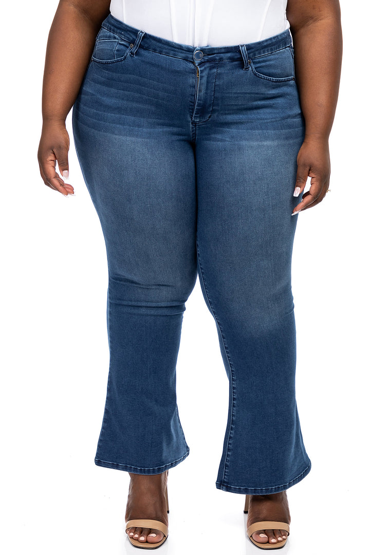 Plus 32" Better Butter Super High-Rise Flare Jeans - Donna