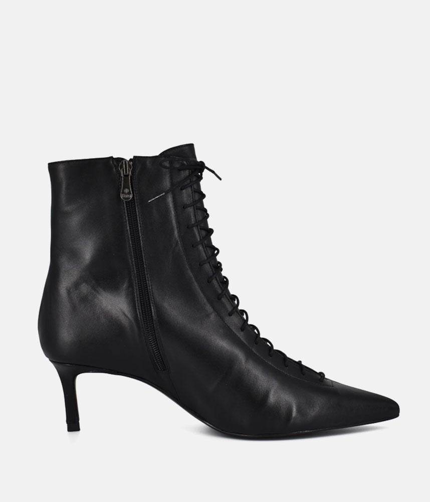 Dansi Vintage Style Lace up Ankle Boots - Black
