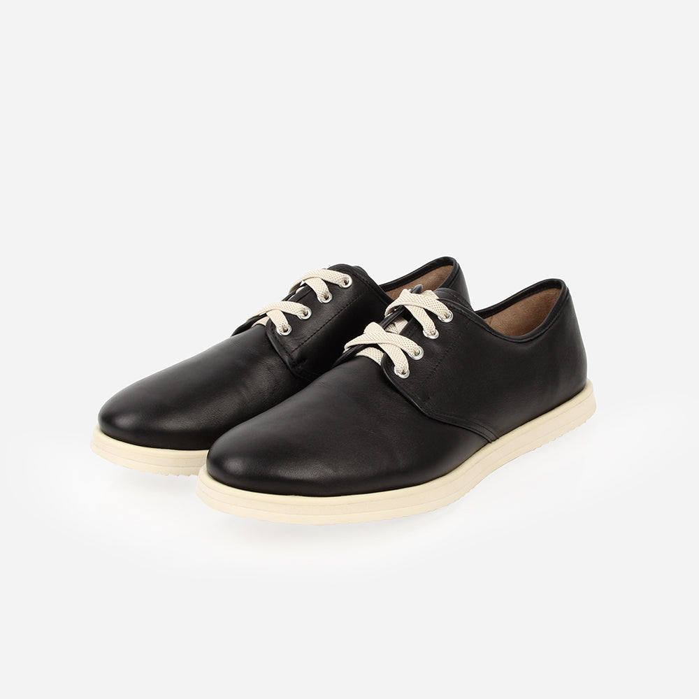 The Eyelet Sneaker - Black