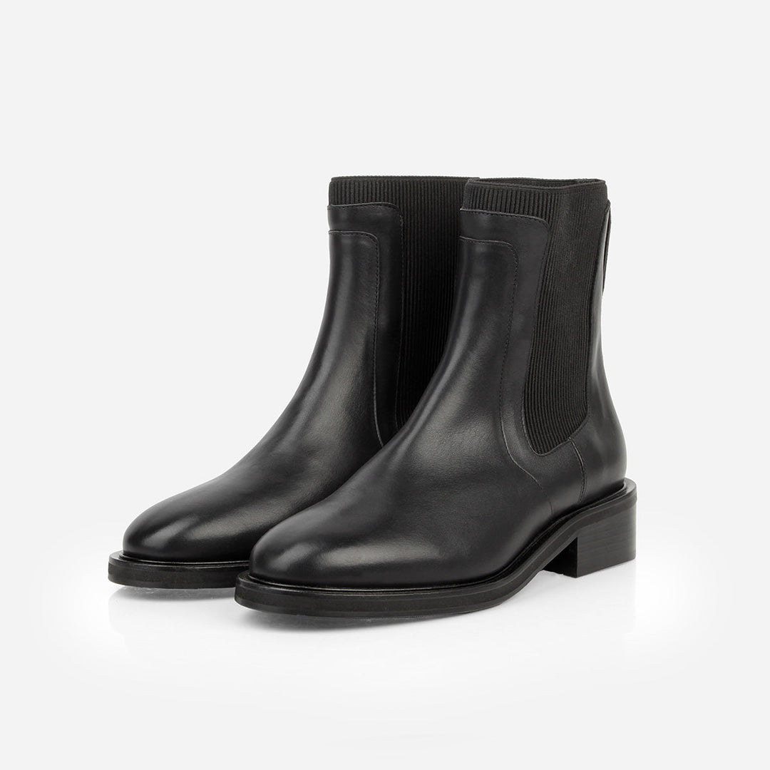 The Metro Chelsea Boot - Black