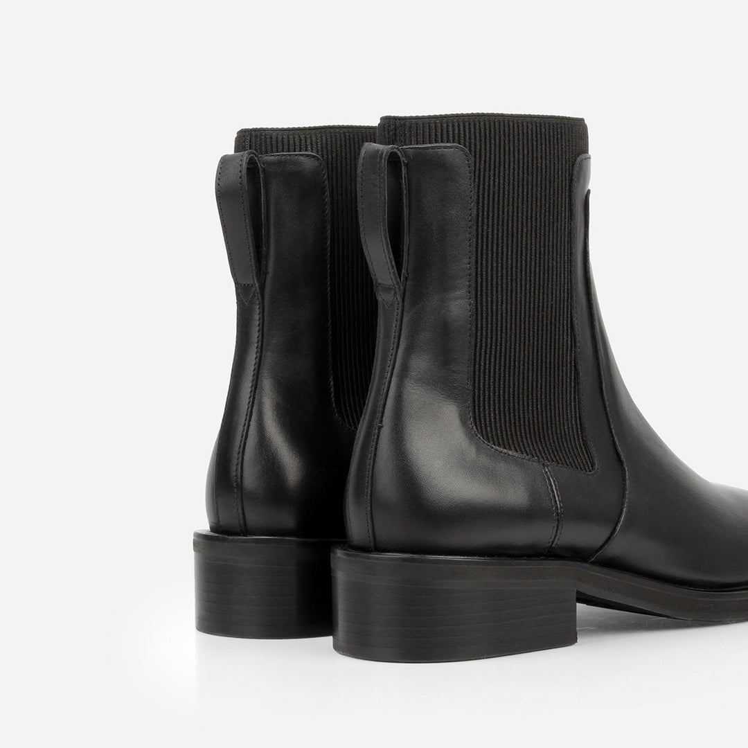 The Metro Chelsea Boot - Black