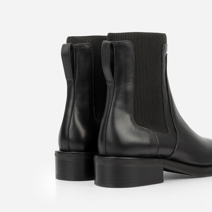 The Metro Chelsea Boot - Black