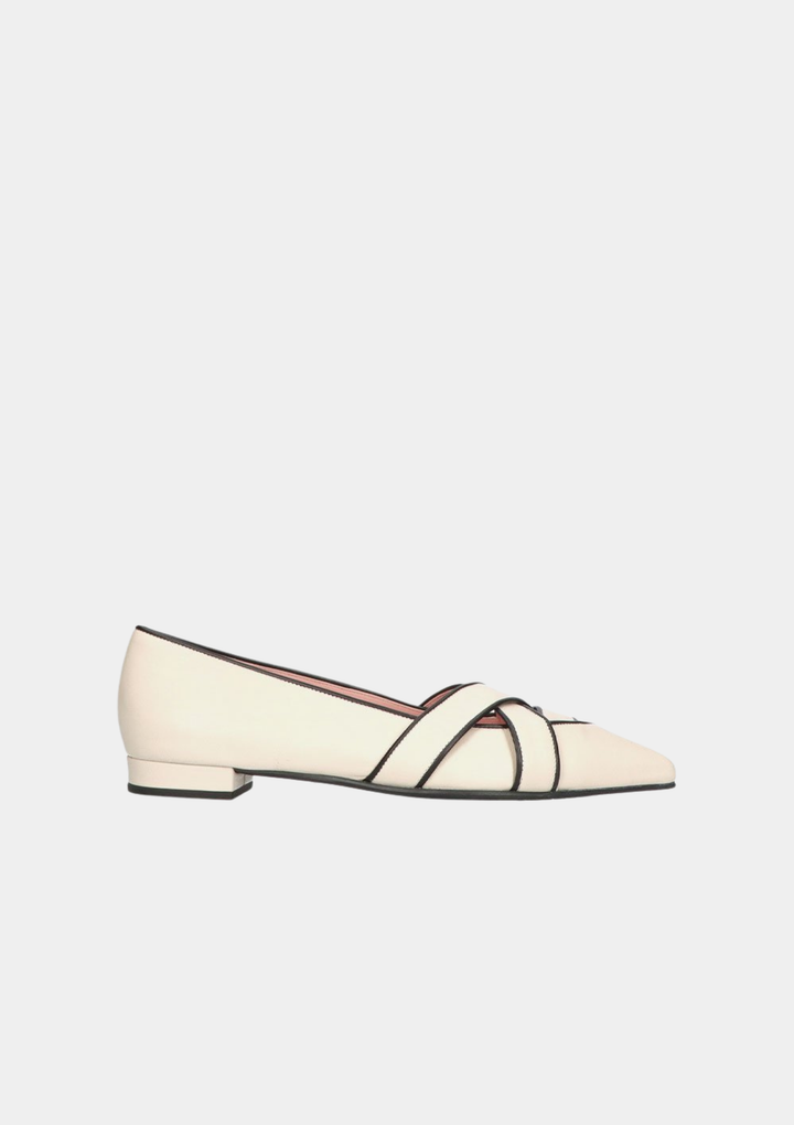 Pretty Ballerinas Chic Pointy Toe Flats - Pearl White