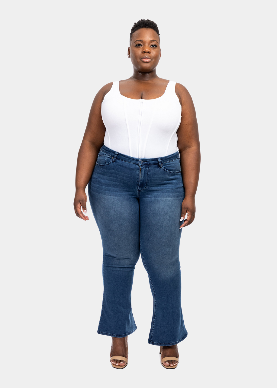 Plus 32" Better Butter Super High-Rise Flare Jeans - Donna