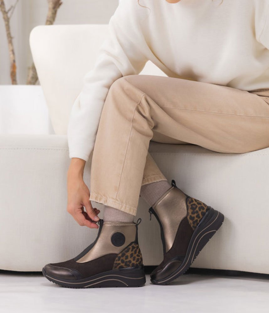 Remonte Bold and Stylish High Top Ankle Booties