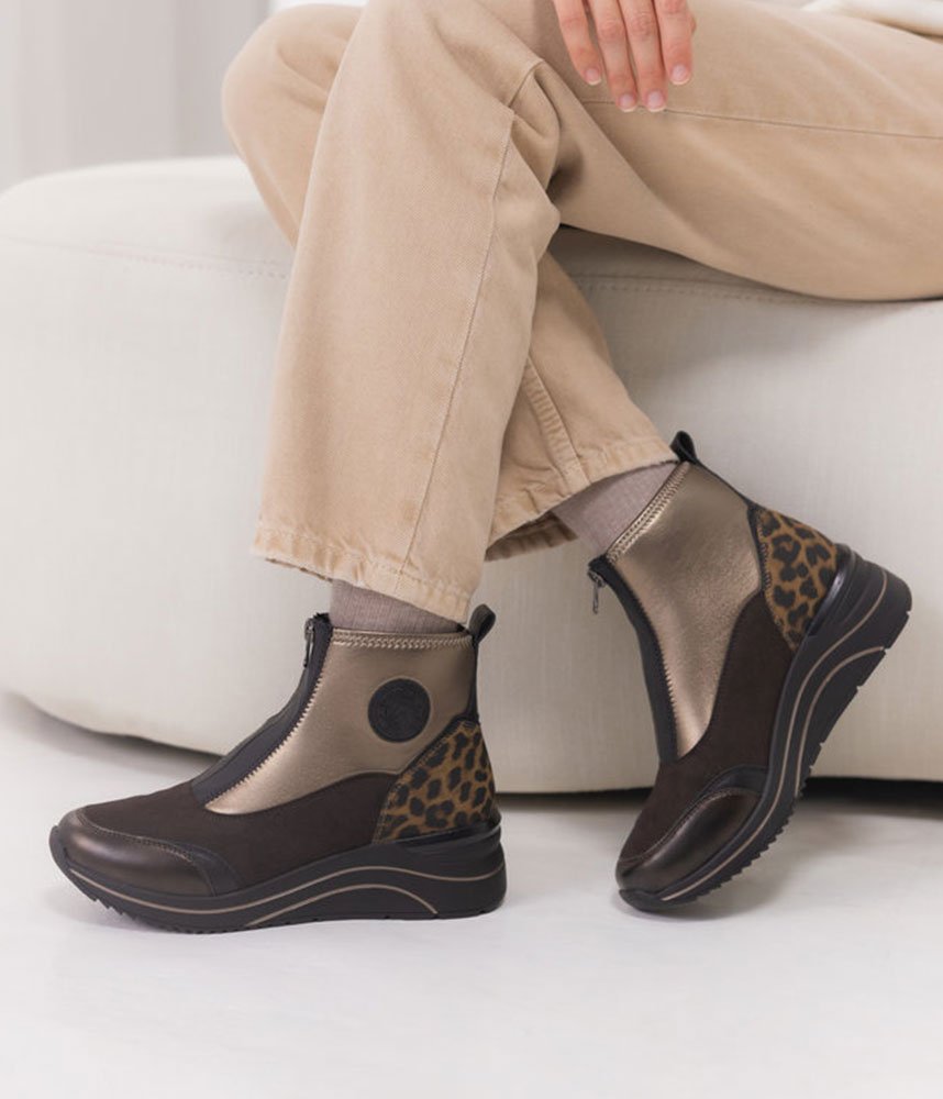 Remonte Bold and Stylish High Top Ankle Booties