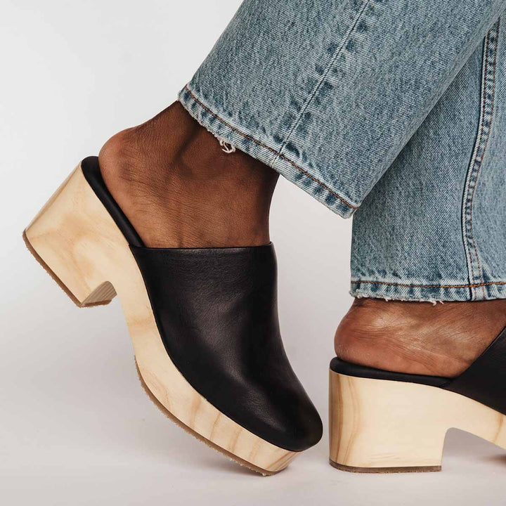 The West Coast Clog - Black