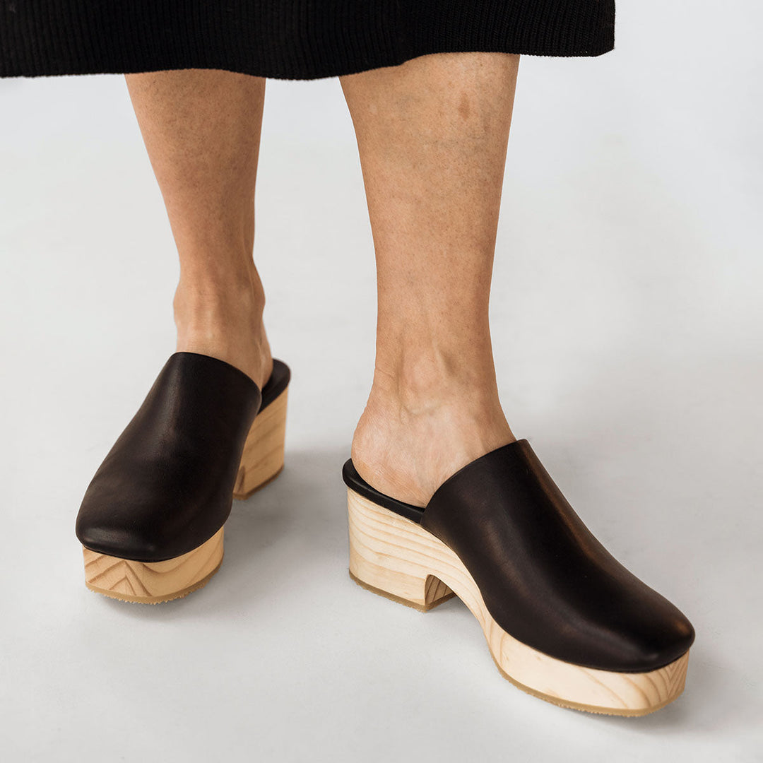 The West Coast Clog - Black