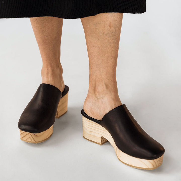 The West Coast Clog - Black