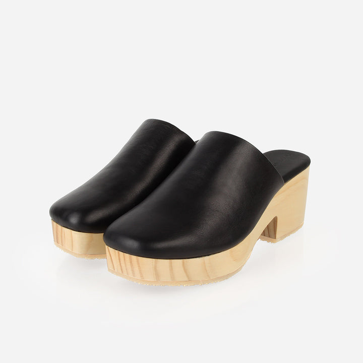 The West Coast Clog - Black