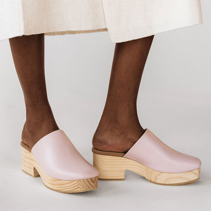 The West Coast Clog - Chalk Pink