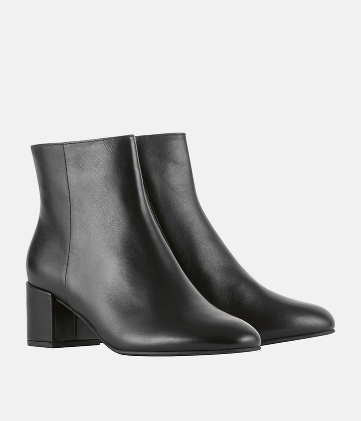 Hogl Sleek Luxurious Ankle Boots - Black