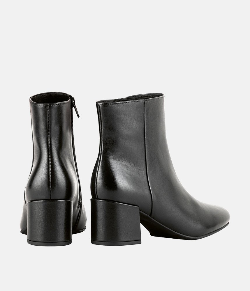 Hogl Sleek Luxurious Ankle Boots - Black