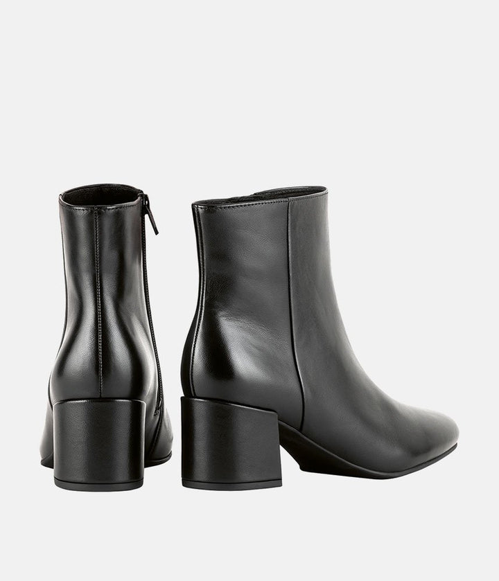 Hogl Sleek Luxurious Ankle Boots - Black