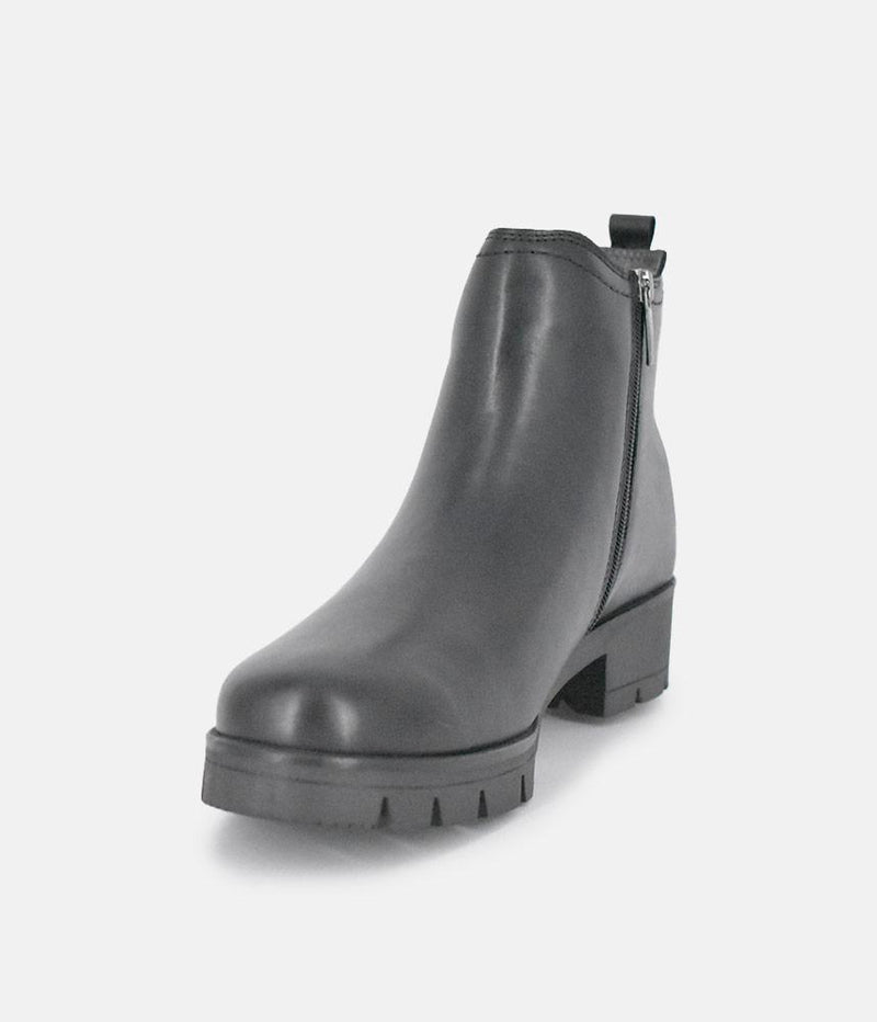 Tamaris Chelsea Style Black Leather Ankle Boots