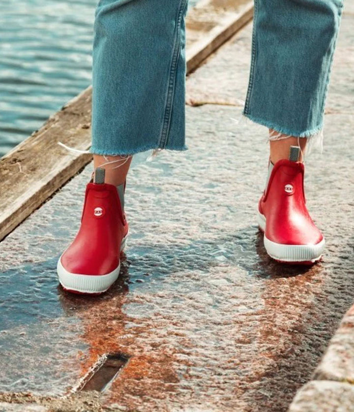 Stylish HAI LOW Dark Red Rubber Boots